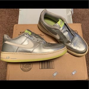 Nike Air Force One AF1 Boys 7Y Silver & neon green